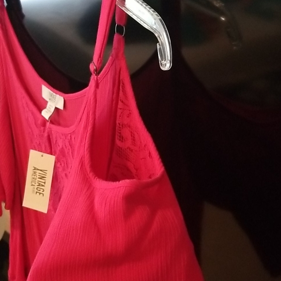 Cold shoulder top - Picture 2 of 6